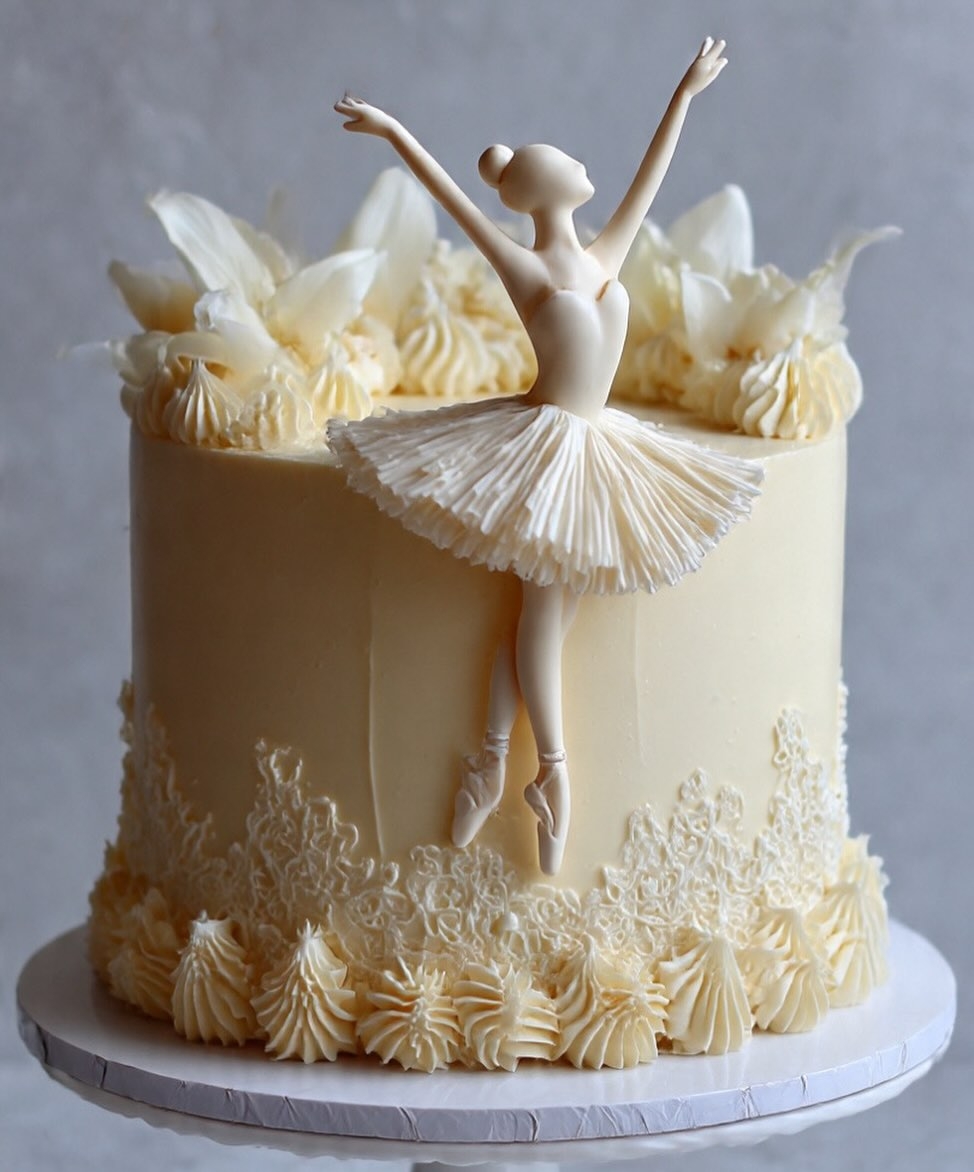 Ballerina fondant cake